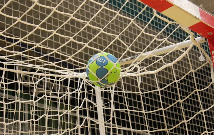 Se de nyeste fodboldkampe med det rigtige antennekabel