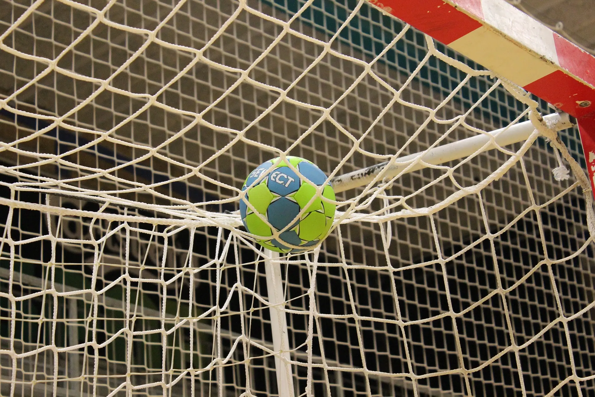 Se de nyeste fodboldkampe med det rigtige antennekabel